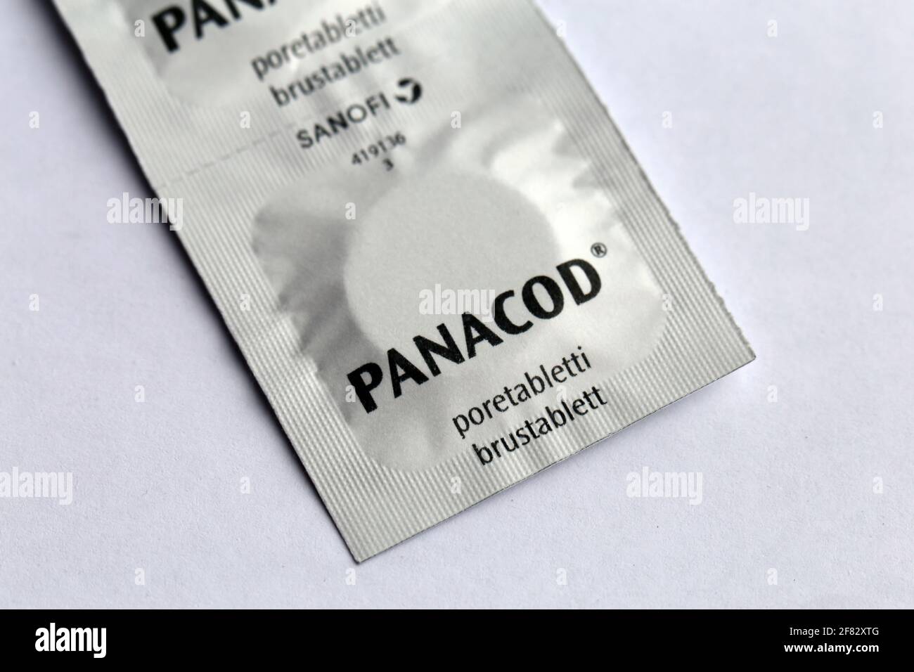 Panacod Brausetabletten. Verschreibungspflichtiges Schmerzmittel. Dieses schmerzstillende Medikament macht süchtig und kann missbraucht werden. Paracetamol und Codein. Stockfoto