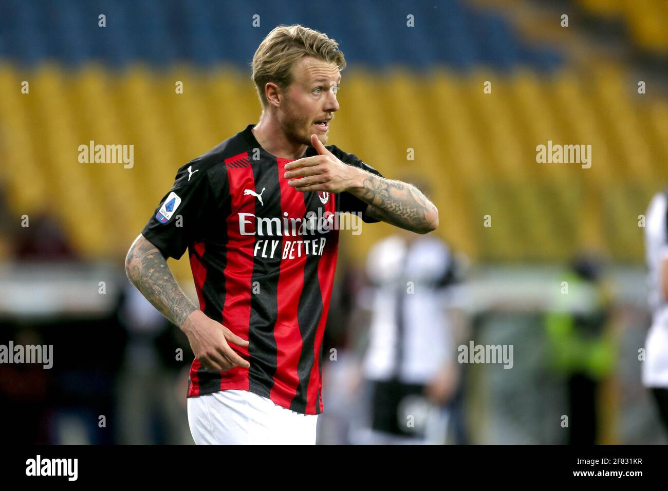 PARMA, ITALIEN - 10. APRIL: Simon Kjaer vom AC Mailand während des Serie-A-Spiels zwischen Parma Calcio und AC Mailand im Stadio Ennio Tardini am 10. April 2021 Stockfoto