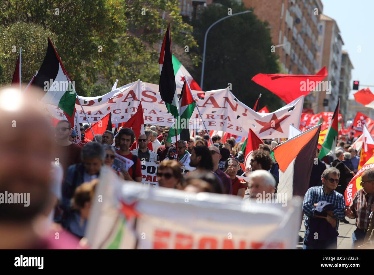 Roma, Italia - 25 aprile 2018: Il corteo dell'Anpi sfila per le strade della capitale in occasione dell'anniversario della Liberazione d'Italia Stockfoto