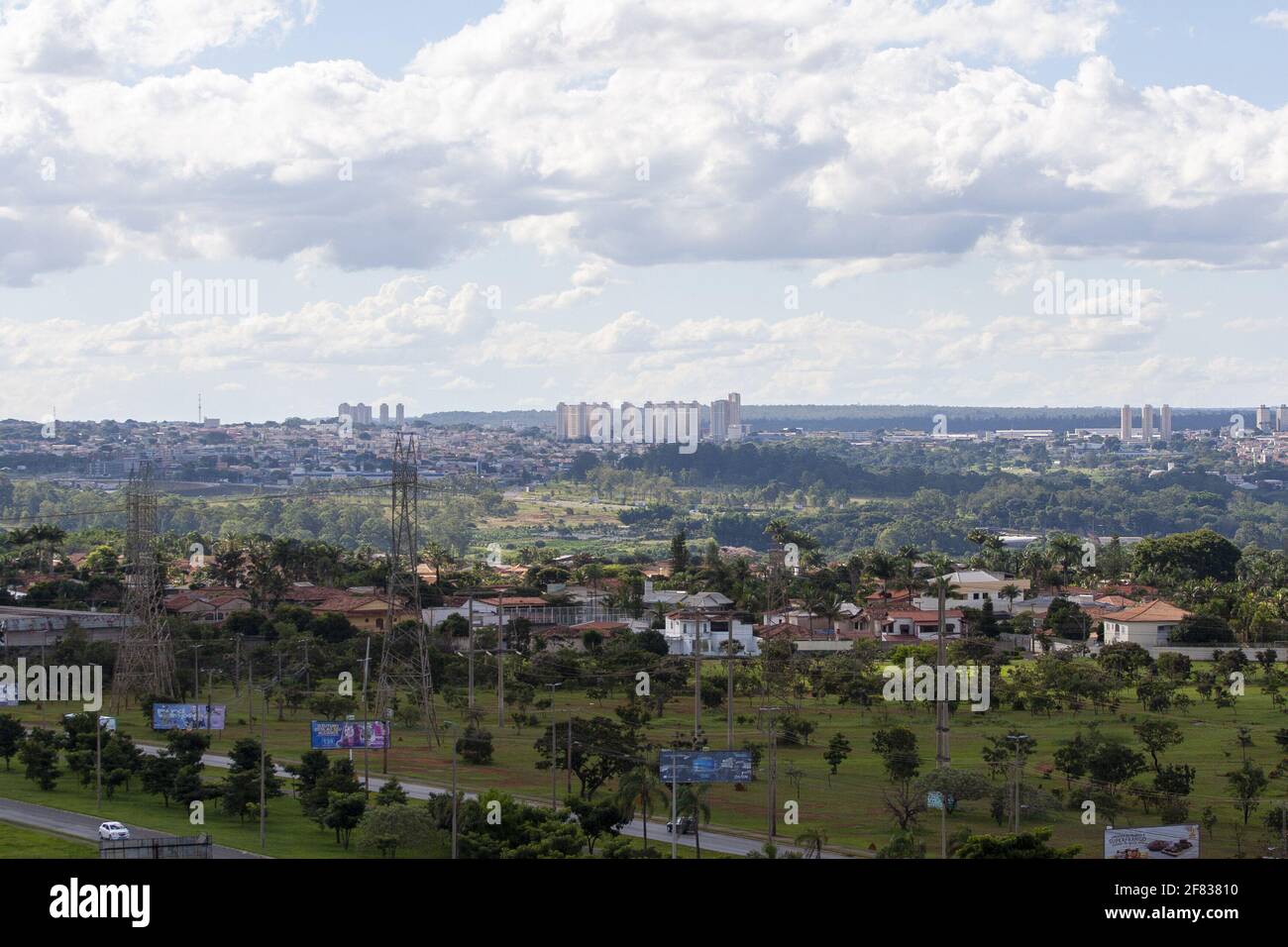 Brasilia, Distrito Federal, Brasilien. April 2021. Brasilia (DF), 10/04/2021 - POR DO SOL EM BRASILIA-DF - Por do Sol na cidade de Brasilia no Distrito Federal, na tarde deste sabado Credit: Leco Viana/TheNEWS2/ZUMA Wire/Alamy Live News Stockfoto