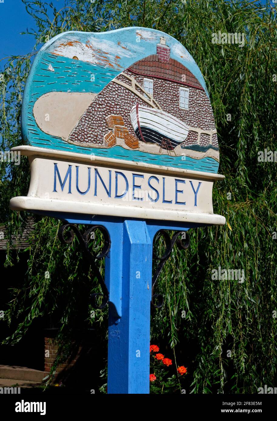 Das Village Sign zum hübschen Küstendorf Mundesley an der Norfolk Coast, Mundesley, Norfolk, England, Großbritannien Stockfoto