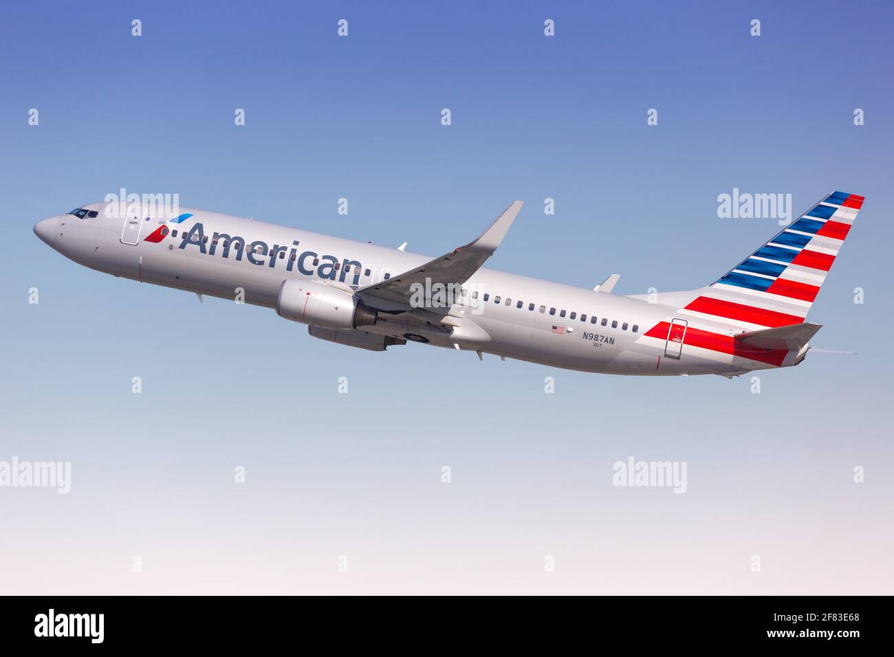 Los Angeles, USA - 20. Februar 2016: American Airlines Boeing 737-800 am Flughafen Los Angeles (LAX) in den USA. Boeing ist ein Flugzeughersteller BAS Stockfoto