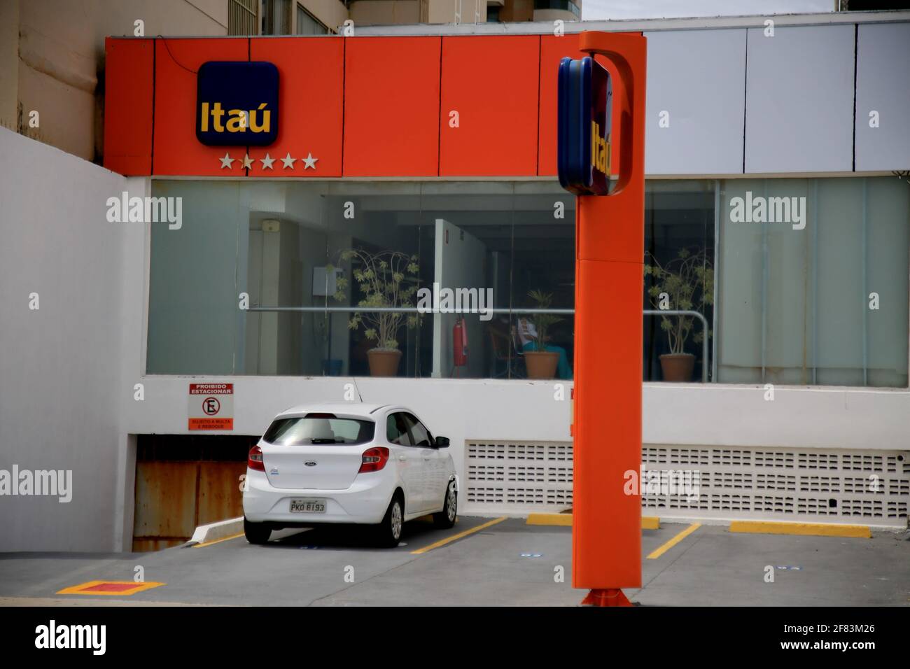 salvador, bahia, brasilien - 22. januar 2021: Fassade der Itau Bank im Barra Viertel in der Stadt Salvador. Stockfoto