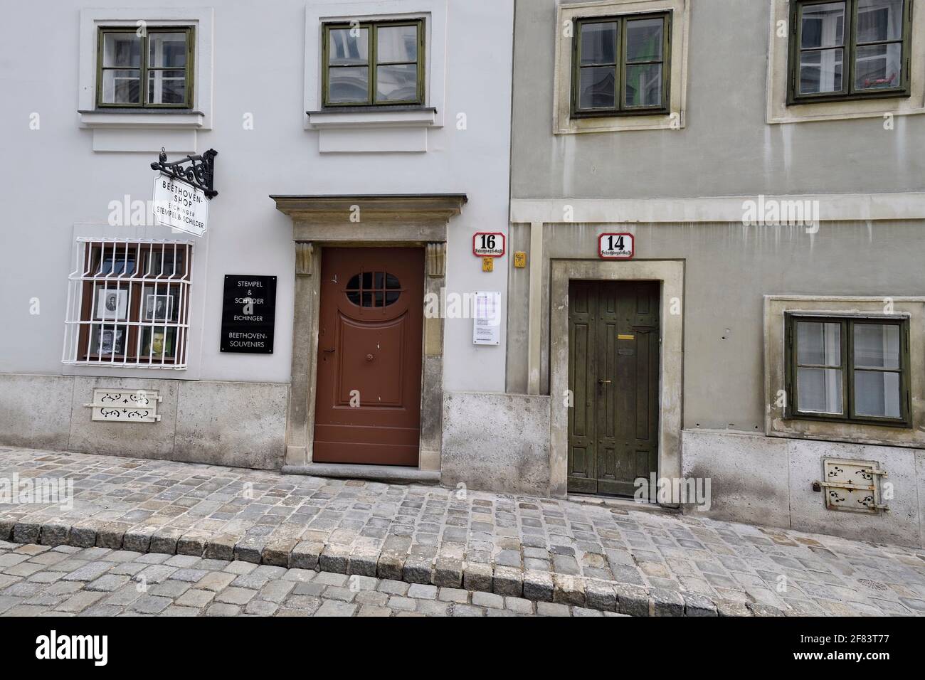 Wien, Österreich. Die Mölker Bastei war eine Bastion der ehemaligen Wiener Stadtbefestigung. Bild zeigt Beethoven Souvenirladen in der Schreyvogelgasse Stockfoto