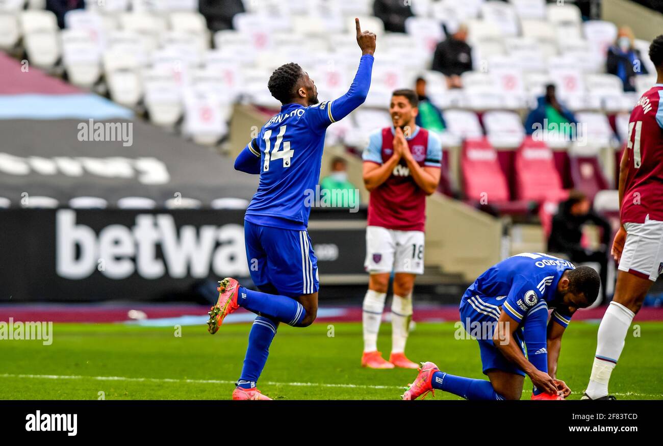 London, Großbritannien. April 2021. Kelechi Iheanacho vom FC Leicester City feiert den zweiten Treffer des FC Leicester City in der zweiten Hälfte des Premier League-Spiels zwischen West Ham United und Leicester City am 11. April 2021 im London Stadium, Queen Elizabeth Olympic Park, London, England. Foto von Phil Hutchinson. Nur zur redaktionellen Verwendung, Lizenz für kommerzielle Nutzung erforderlich. Keine Verwendung bei Wetten, Spielen oder Veröffentlichungen einzelner Clubs/Vereine/Spieler. Kredit: UK Sports Pics Ltd/Alamy Live Nachrichten Stockfoto
