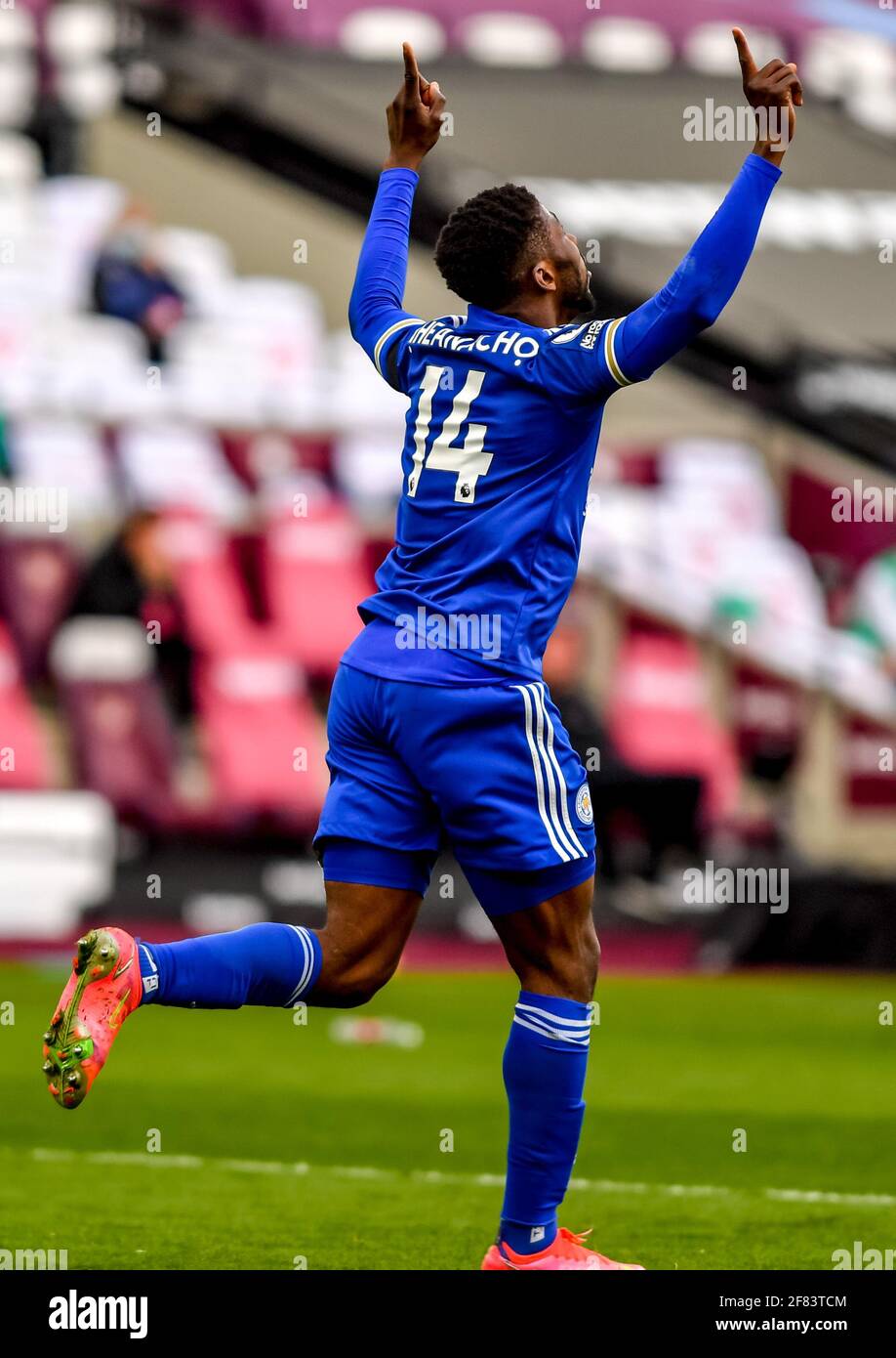 London, Großbritannien. April 2021. Kelechi Iheanacho vom Leicester City FC feiert das erste Tor des Leicester City FC in der zweiten Hälfte des Premier League-Spiels zwischen West Ham United und Leicester City am 11. April 2021 im London Stadium, Queen Elizabeth Olympic Park, London, England. Foto von Phil Hutchinson. Nur zur redaktionellen Verwendung, Lizenz für kommerzielle Nutzung erforderlich. Keine Verwendung bei Wetten, Spielen oder Veröffentlichungen einzelner Clubs/Vereine/Spieler. Kredit: UK Sports Pics Ltd/Alamy Live Nachrichten Stockfoto