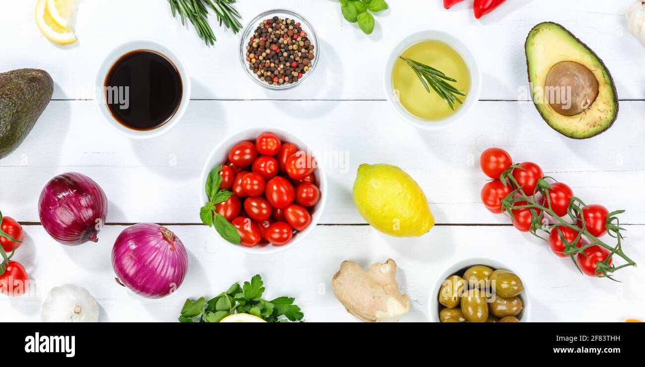 Gesunde vegane Lebensmittel Hintergrund sauber essen vegetarisch Bio auf einem Banner aus Holzbrett Stockfoto