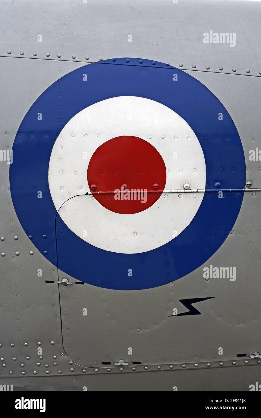 Militärflugzeug, das eine königliche Luftwaffe aus dem Zweiten Weltkrieg zeigt Runde.EINE Nahaufnahme der RAF-Runde Stockfoto