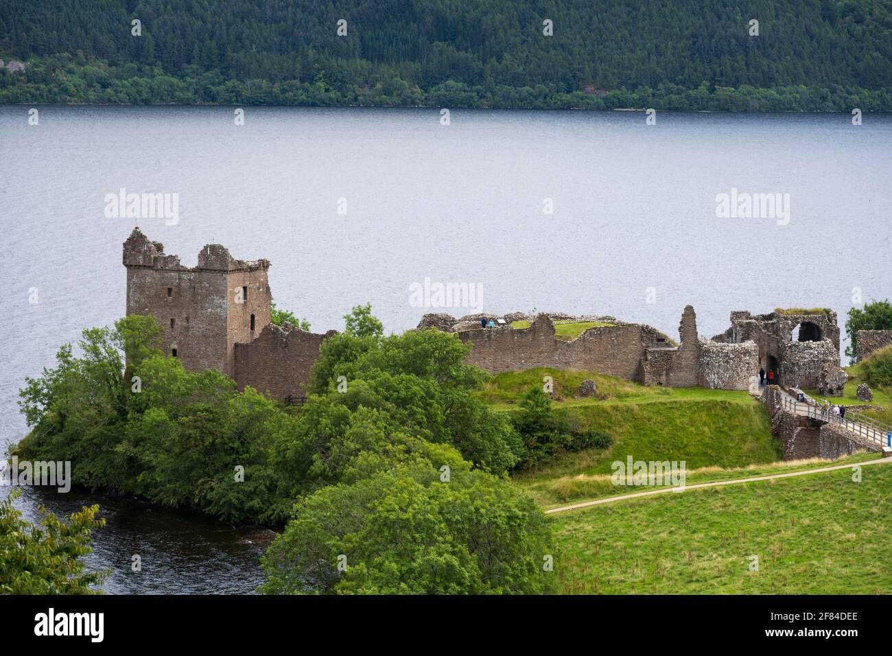 Ruine Schloss Urquhart, Urquhart Castle, am See Loch Ness bei Drumnadrochit, schottisches Hochland, Schottland, Grossbritannien Stockfoto