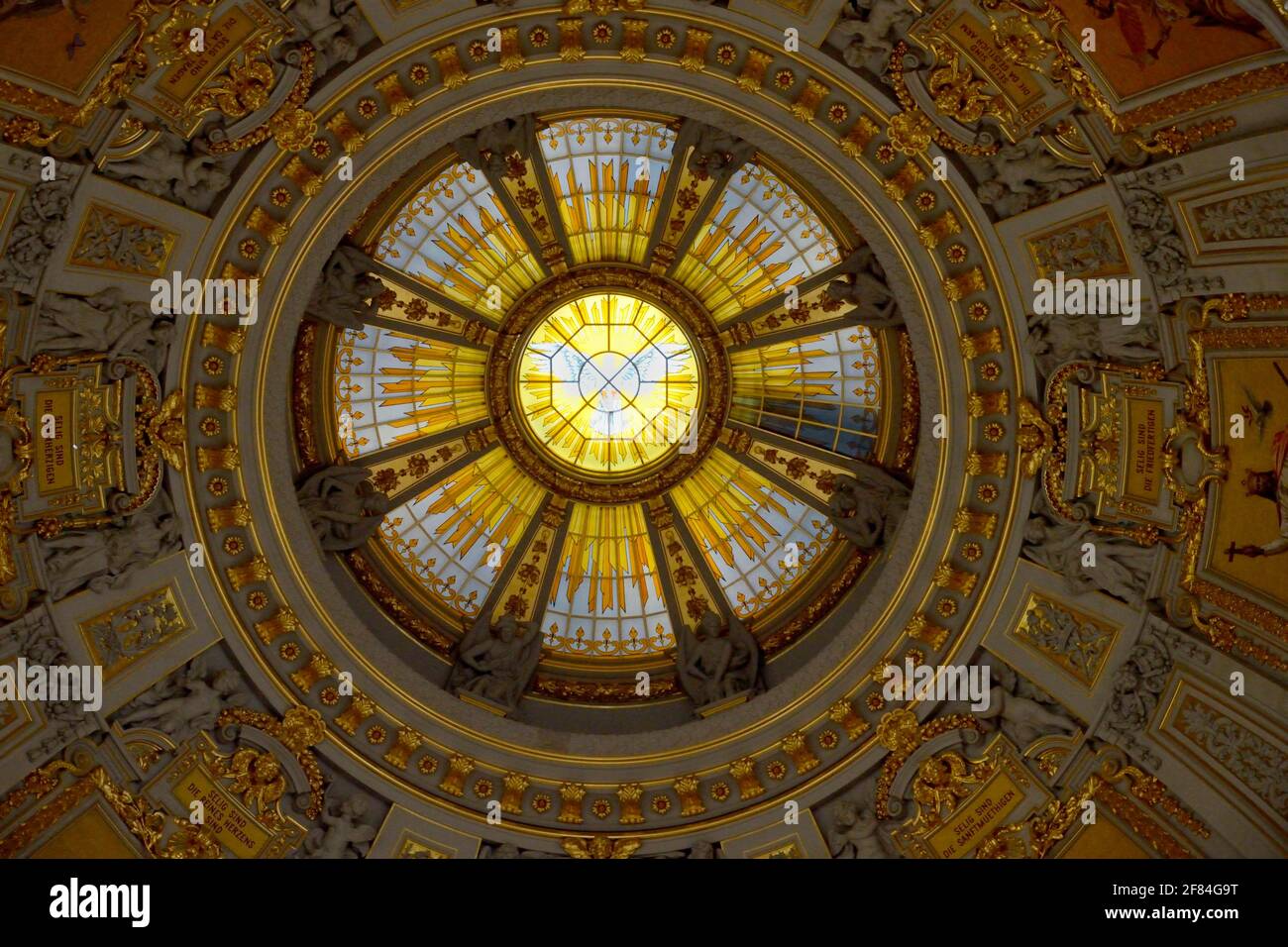 Dome, Oberpfarr- und Domkirche geschlossen, Kuppelfenster, Berliner Dom, Berlin, Deutschland Stockfoto