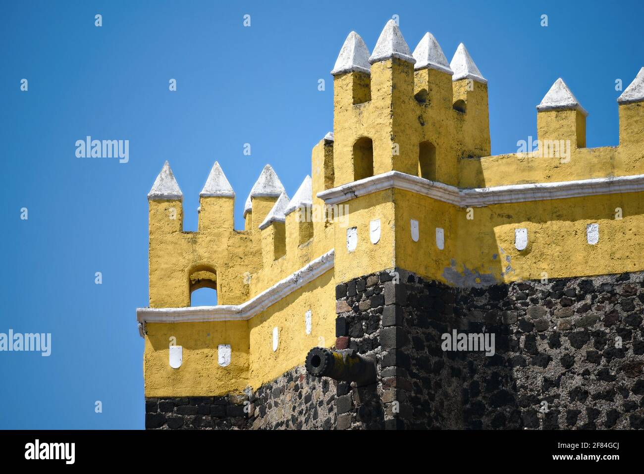 Malerische Außenansicht des Franziskanerconvento de San Gabriel Arcángel ein historisches Wahrzeichen von Cholula in Puebla, Mexiko. Stockfoto