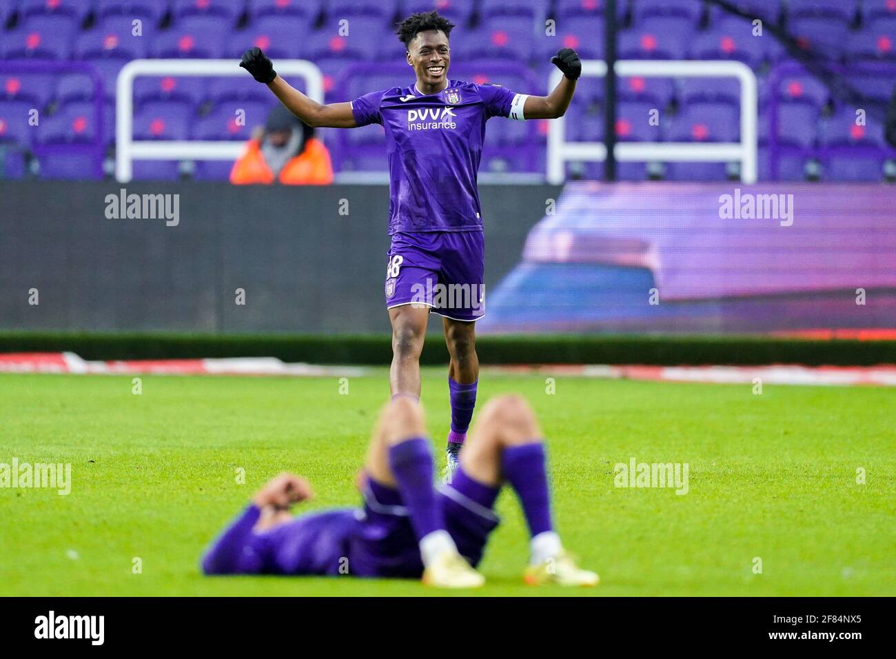 Anderlecht Belgien 11 April 2 1 Endstand Rsc Anderlecht Gegen Club Brugge Majeed Ashimeru Vom Rsc Anderlecht Wahrend Des Jupiler Pro League Spiels Be Stockfotografie Alamy
