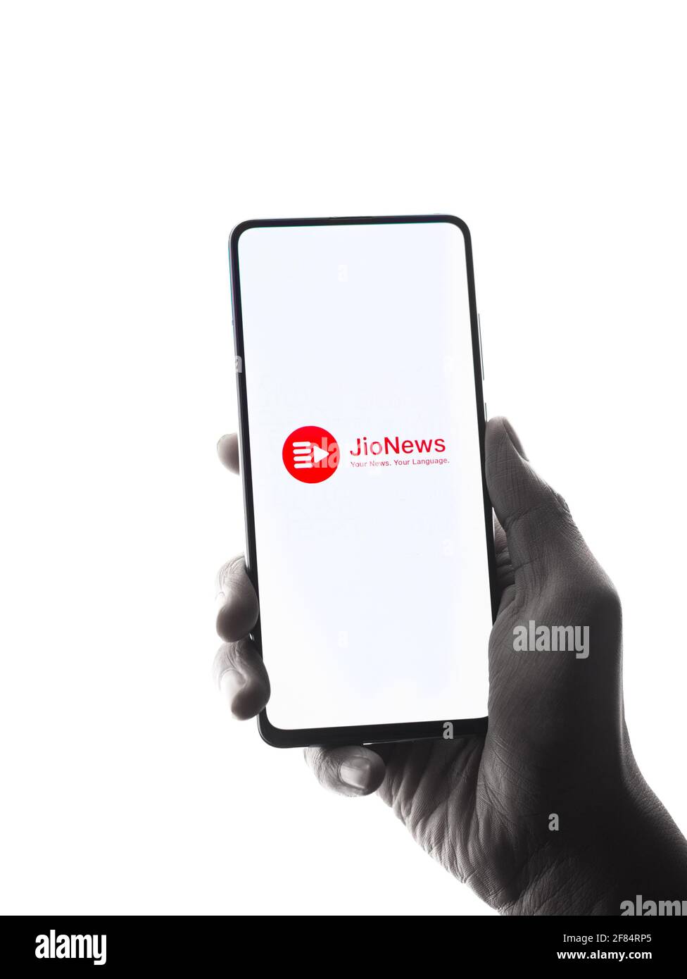 Assam, indien - 10. April 2021 : Jio News-Logo auf Telefonbildschirm Stock Bild. Stockfoto