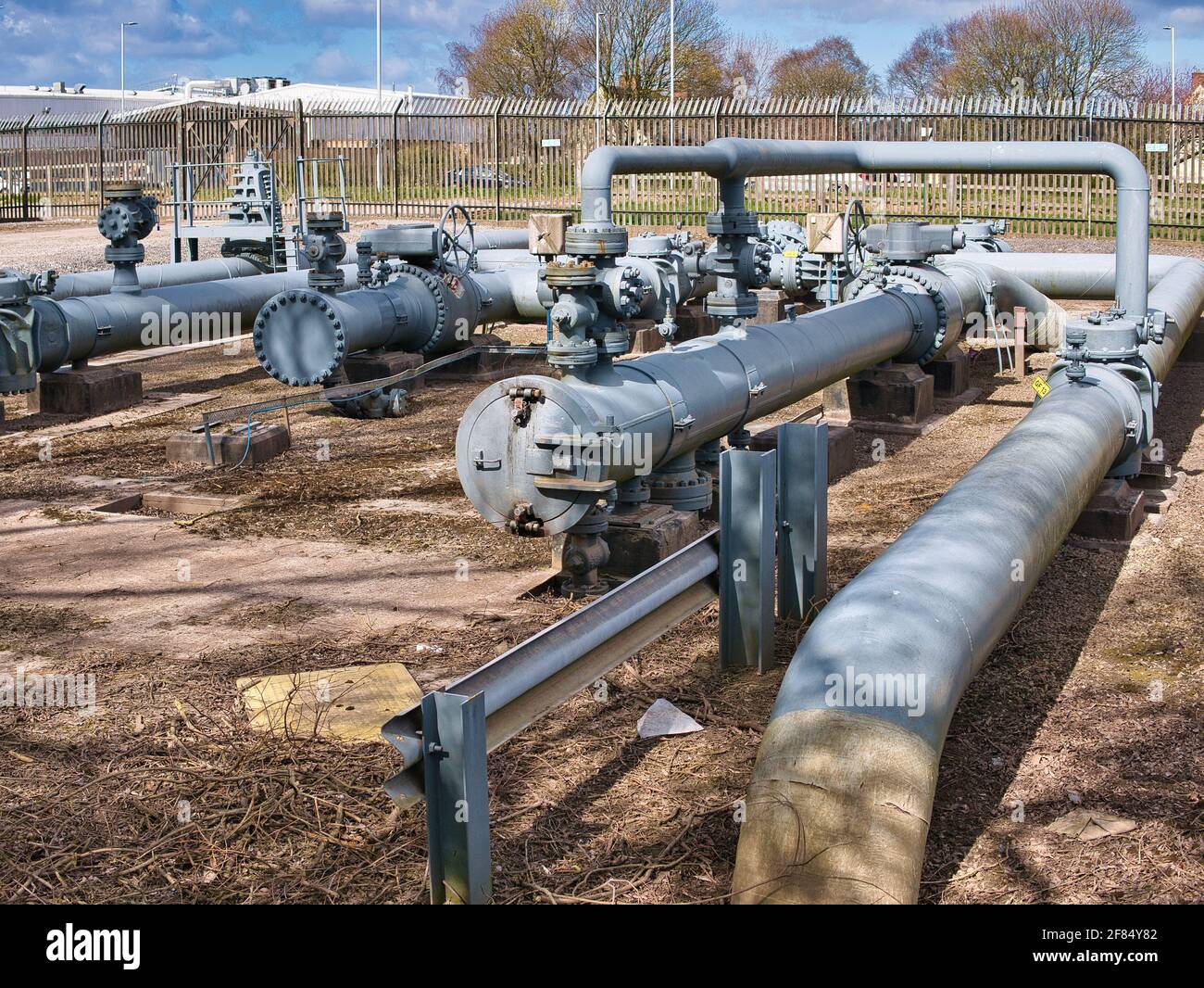 Die Infrastruktur der Gasversorgungsleitungen in einem oberirdischen Cadent Installation (AGI) im Nordwesten Großbritanniens Stockfoto