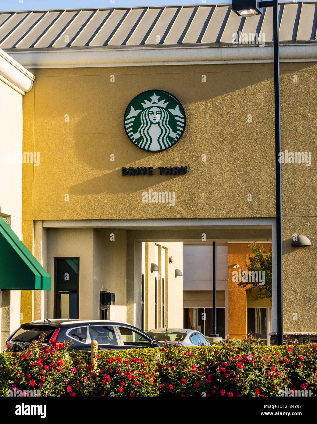 Ein Starbucks Drive Thru Fenster in Modesto California USA Stockfoto