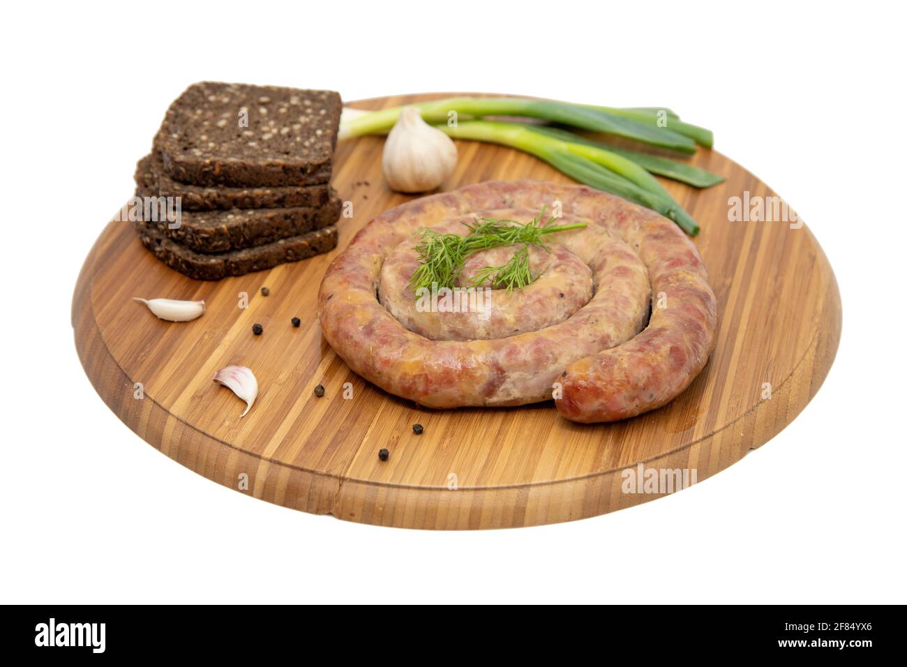 Gewickelte cumberland-Wurst mit Knoblauch rustikalem Brett Stockfoto