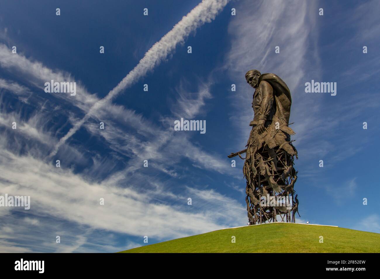 RZHEV, RUSSLAND - 21. AUGUST 2020 Rzhev Denkmal für den sowjetischen Soldaten. Der Gedächtniskomplex in Erinnerung an alle sowjetischen Soldaten des Zweiten Weltkriegs Stockfoto