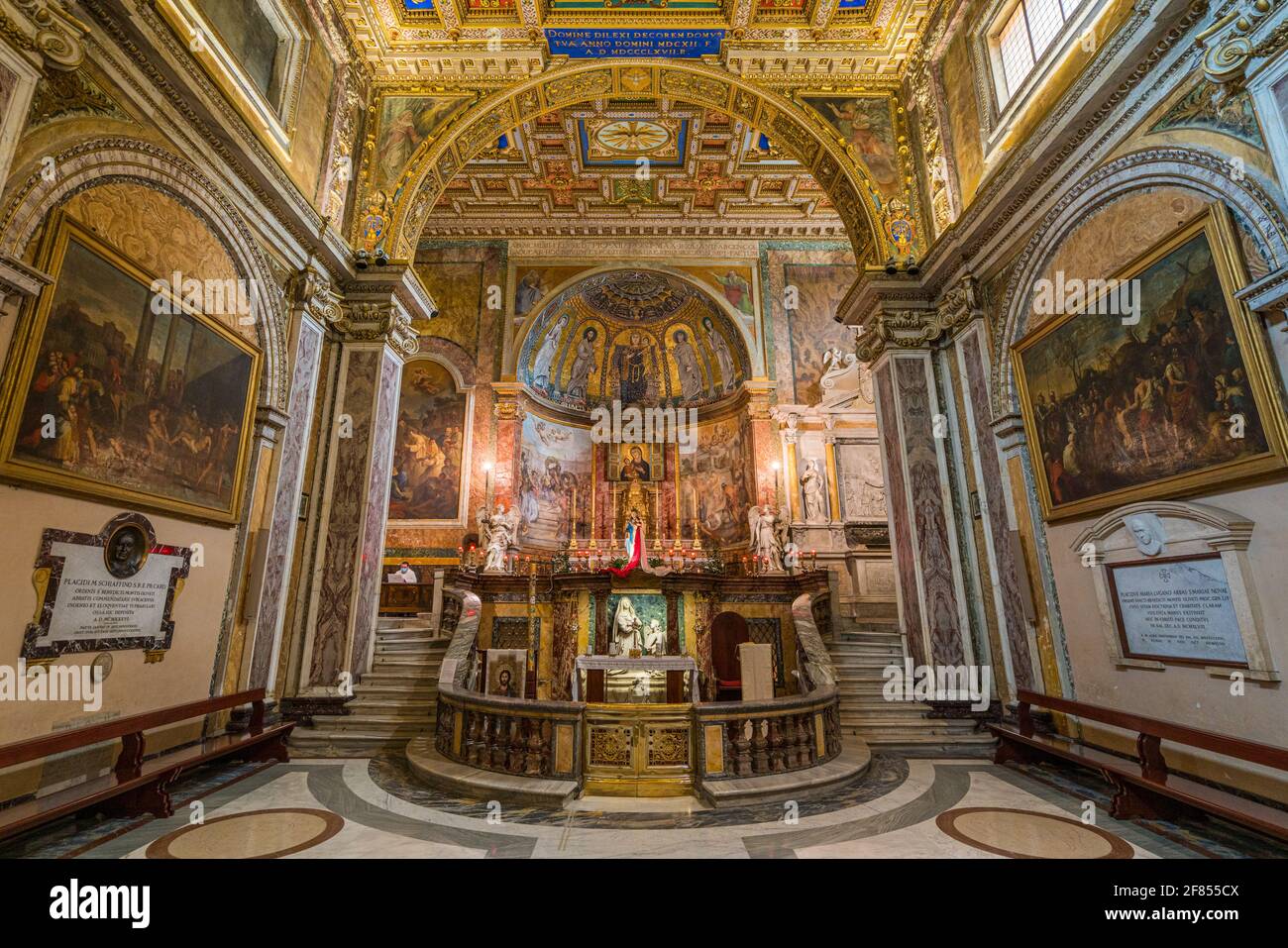 Innenansicht in der Basilika Santa-de-la-la-Santa-la-Romana, in Rom, Italien. Dezember 02-2018 Stockfoto