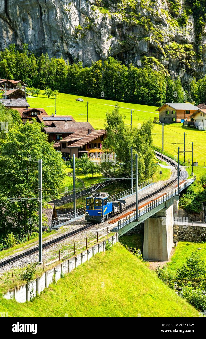 Zug auf der Wengernalp Bahn in Lauterbrunnen, Schweiz Stockfoto