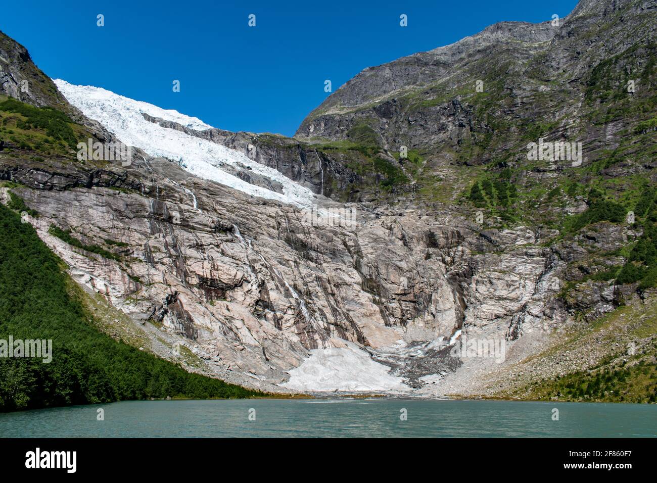 Briksdalsbreen Arm des Jostedalsbreen-Gletschers aktueller Zustand im Jahr 2019, Jostedalsbreen-Nationalpark, Norwegen Stockfoto