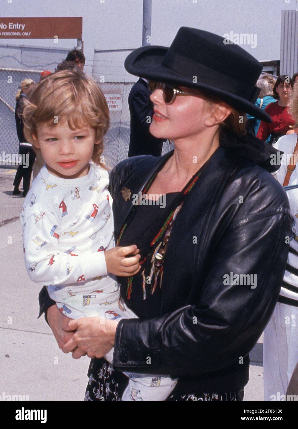 Priscilla Presley und Sohn Navarone um die 1980er Jahre Credit Ralph Dominguez/MediaPunch