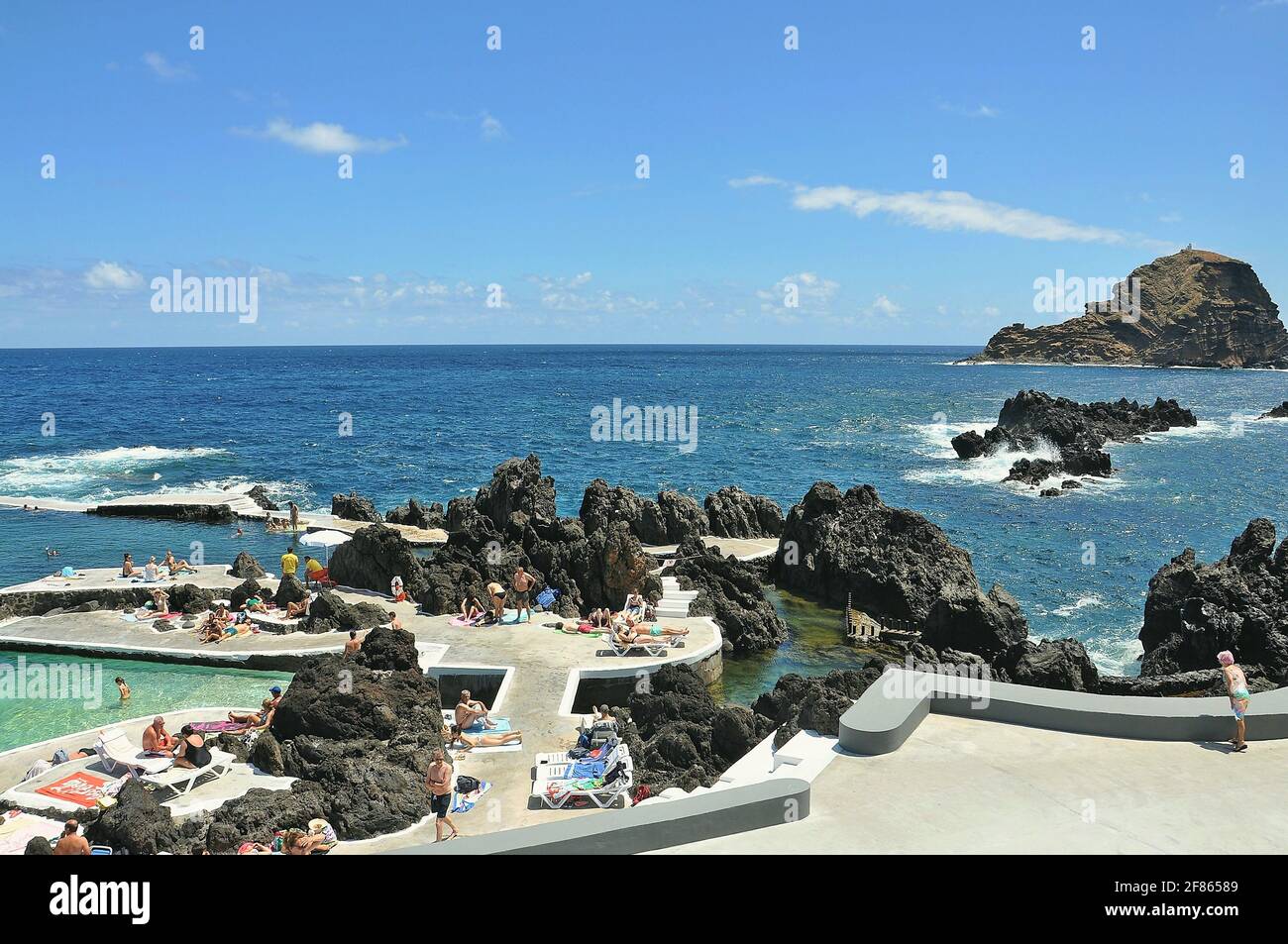 Die natürlichen Swimmingpools mit Meerwasser. Porto Moniz, der Insel Madeira. Portugal Stockfoto