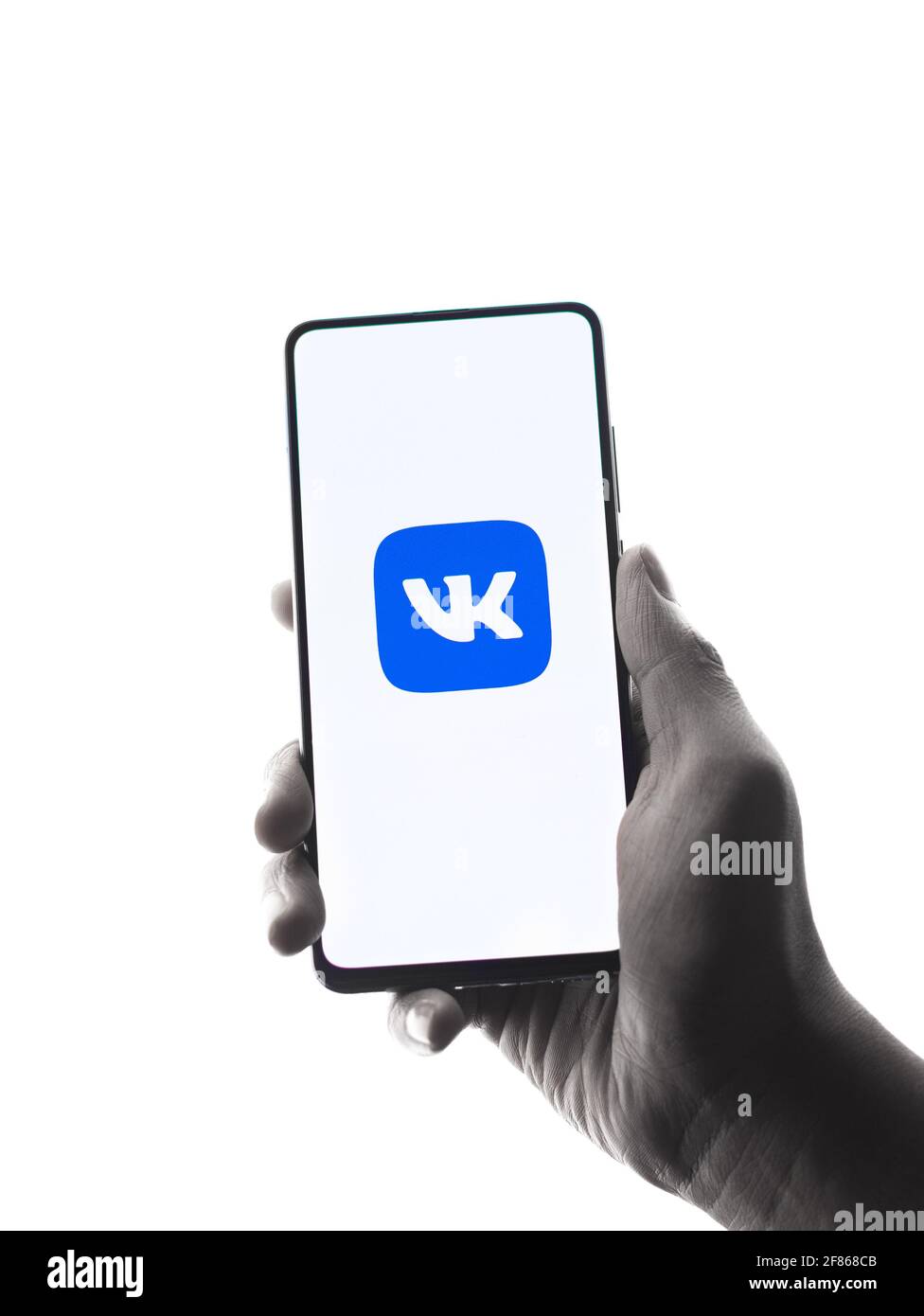 Assam, indien - 10. April 2021 : VK-Logo auf dem Telefonbildschirm. Stockfoto