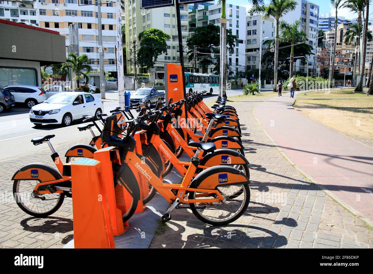 salvador, bahia, brasilien - 14. dezember 2020: Gemeinsamer Fahrradverleih  im Stadtteil Barra in der Stadt Salvador Stockfotografie - Alamy