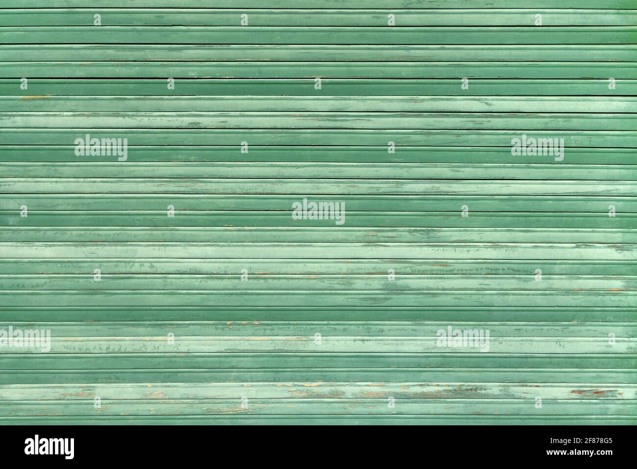 Altes grünes Rollo aus verwittertem Holz Stockfoto