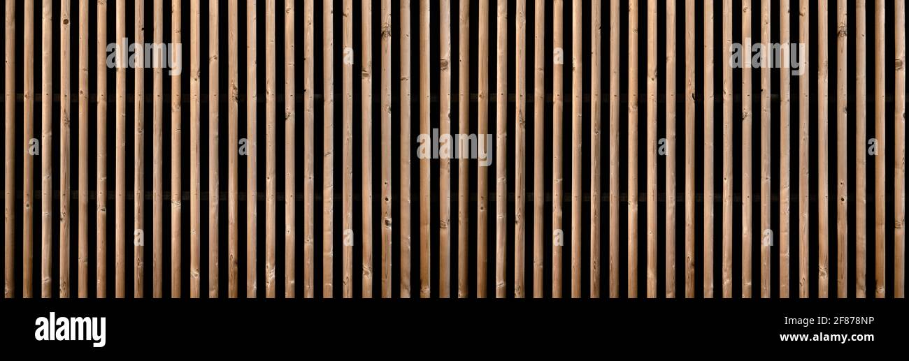 Panorama einer braunen Lattenwand Stockfoto