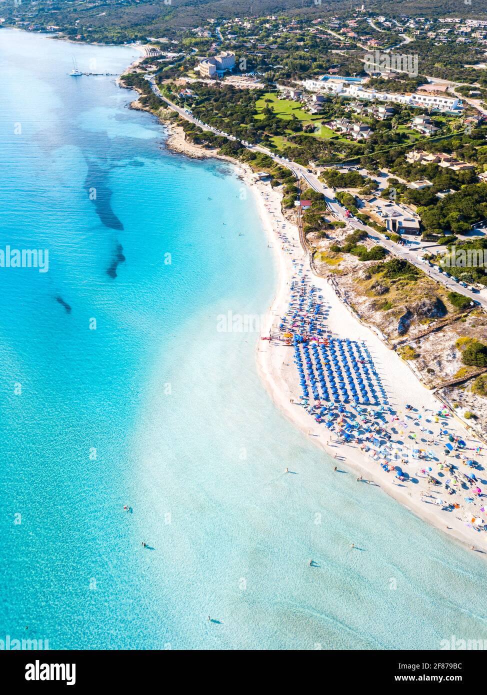 Mediterraner Strand La Pelosa, Stintino, Insel Sardinien, Italien.Luftbild Stockfoto