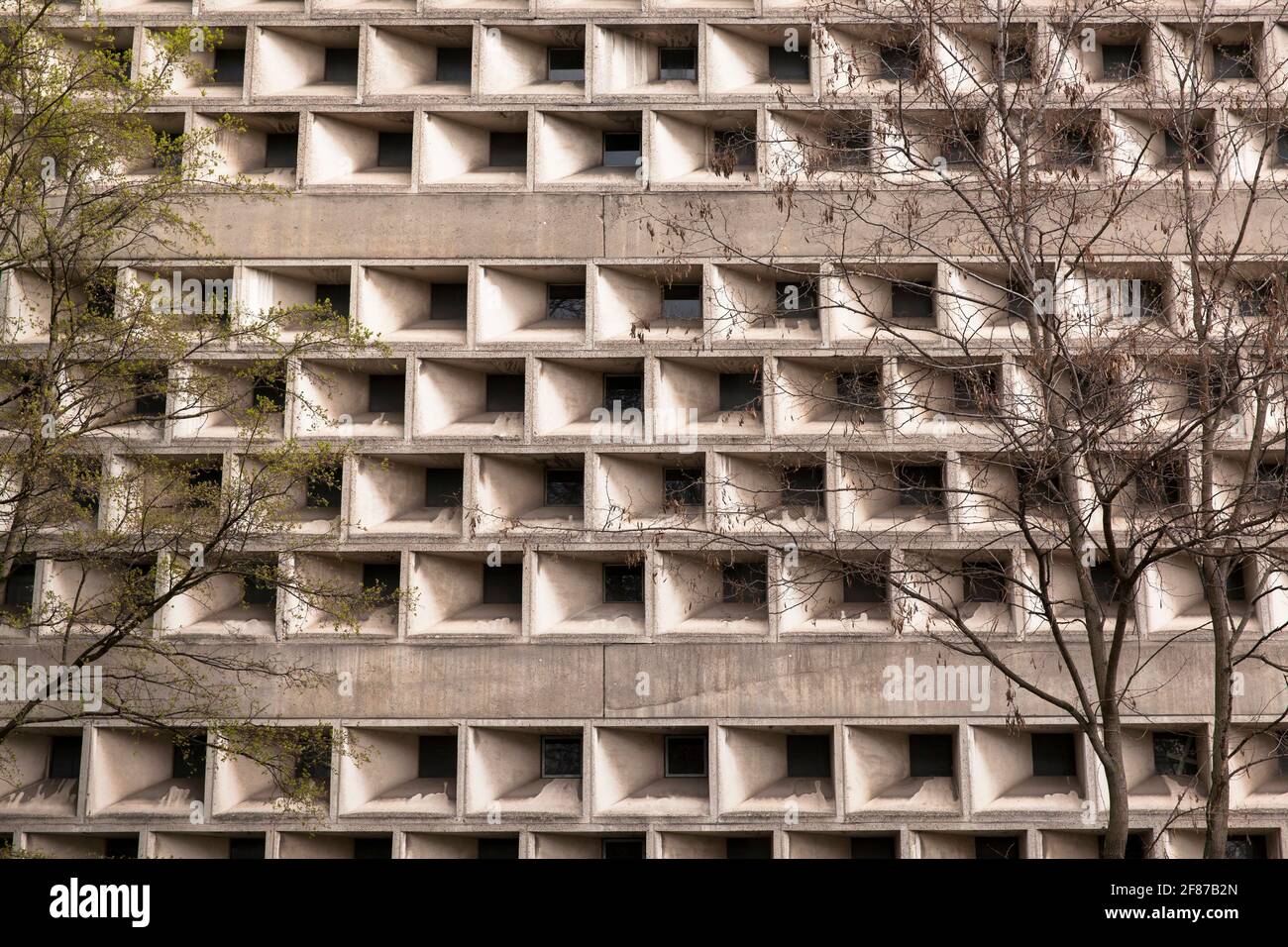 Universitäts- und Stadtbibliothek in der Kerpener Straße im Stadtteil Lindenthal, erbaut 1966 nach Plänen des Architekten Rolf Gutbrod, Köln. Stockfoto