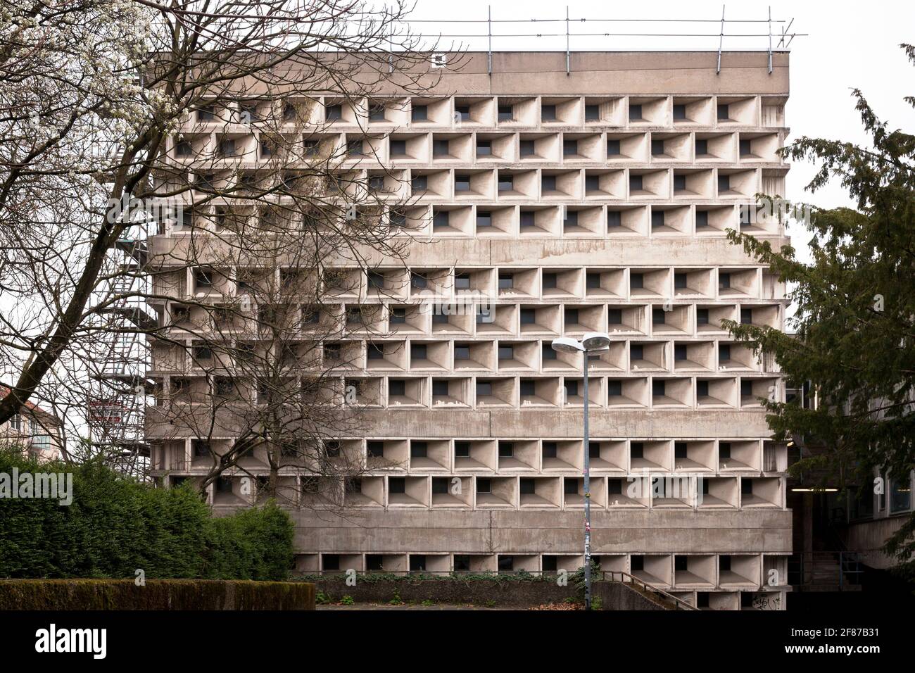 Universitäts- und Stadtbibliothek in der Kerpener Straße im Stadtteil Lindenthal, erbaut 1966 nach Plänen des Architekten Rolf Gutbrod, Köln. Stockfoto