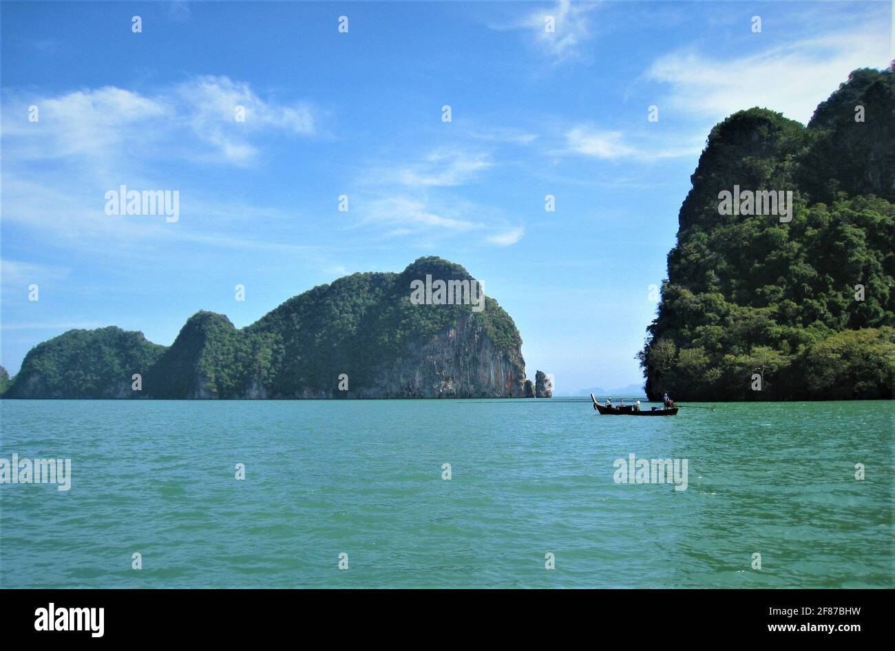 Einige der schönen Inseln in Phang Nga Bay, Phuket, Thailand an einem sonnigen Tag. Stockfoto