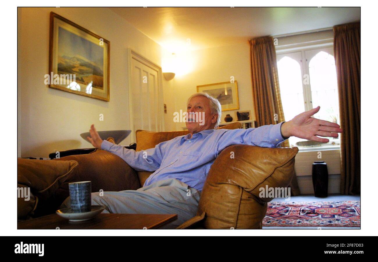 Sir David Attenborough in seinem Haus in Richmond.pic David Sandison 6/11/2002 Stockfoto