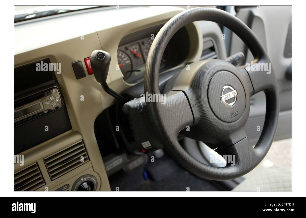 Der neue Nissan CUBE in London.pic David Sandison 29/2/2004 Stockfoto