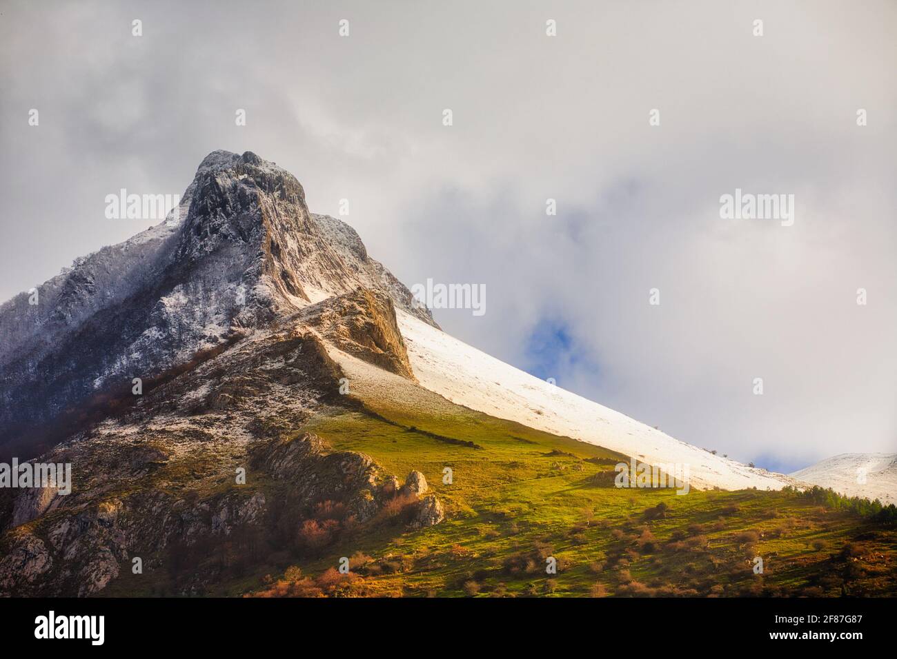 Verschneiten Bergen Stockfoto