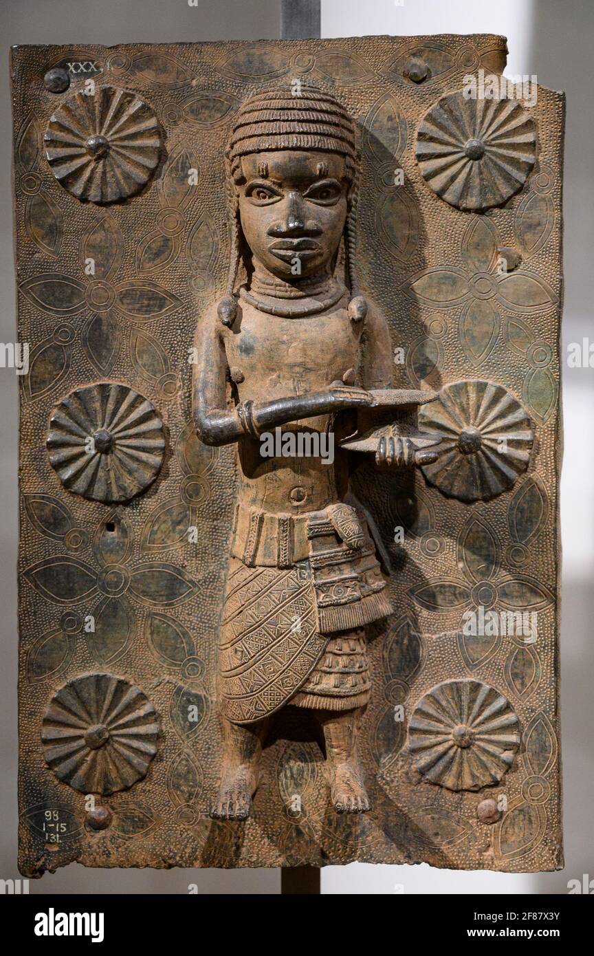 London. England. Benin Bronzen auf Anzeige an das Britische Museum, Messing Plaketten von der Royal Court Palace des Königreichs Benin, 16. und 17. Jahrhunderts. Stockfoto