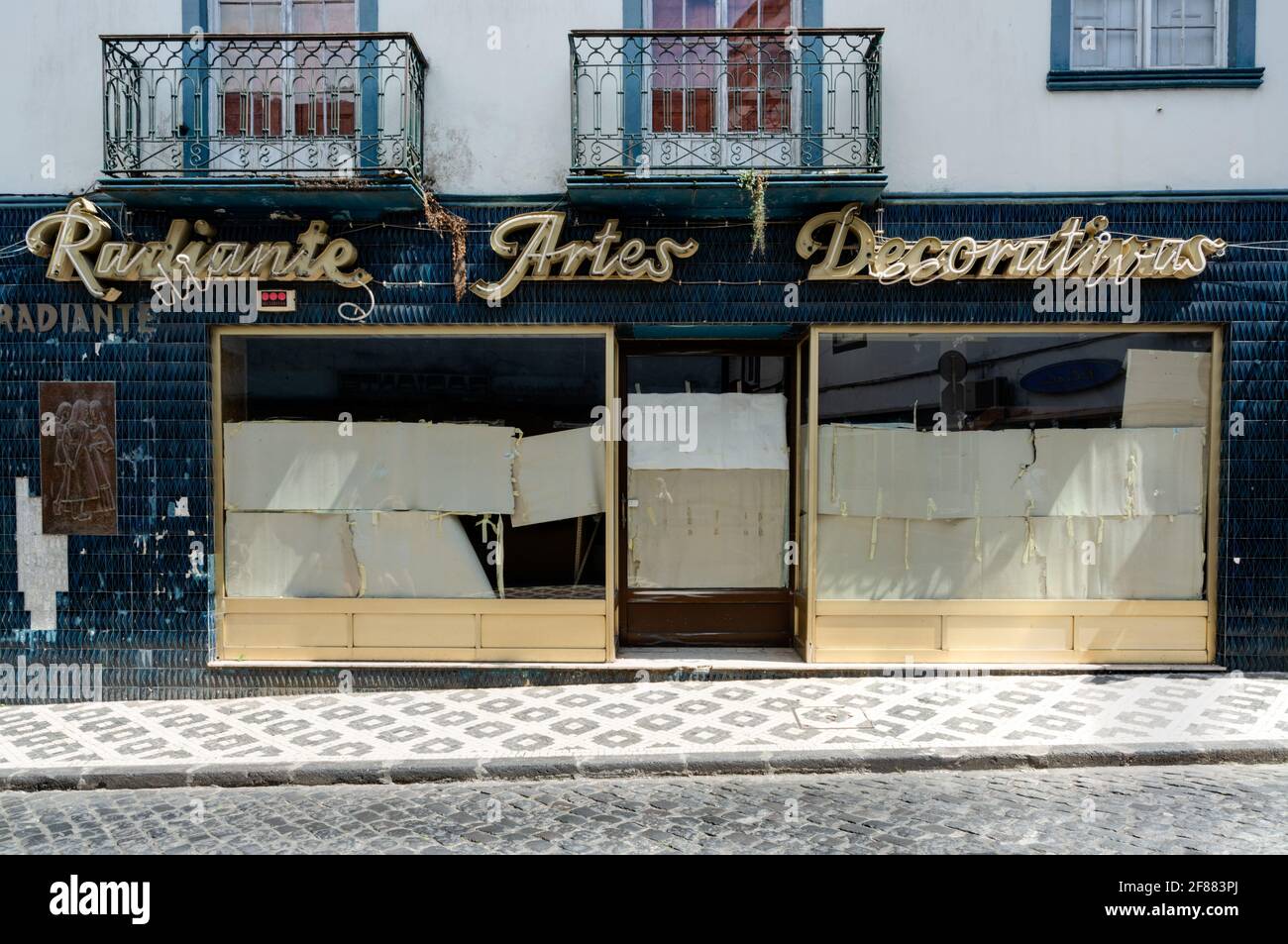 Geschlossenes Geschäft in Ponta Delgada, Azoren Stockfoto