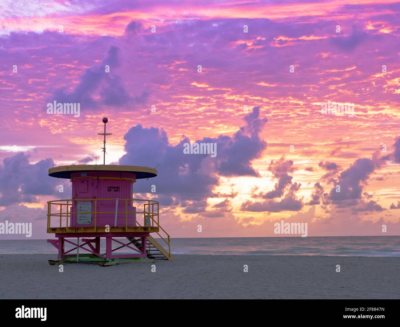 USA, Florida, South Beach Miami, Art déco-Rettungsschwimmerstation in South Beach. Stockfoto