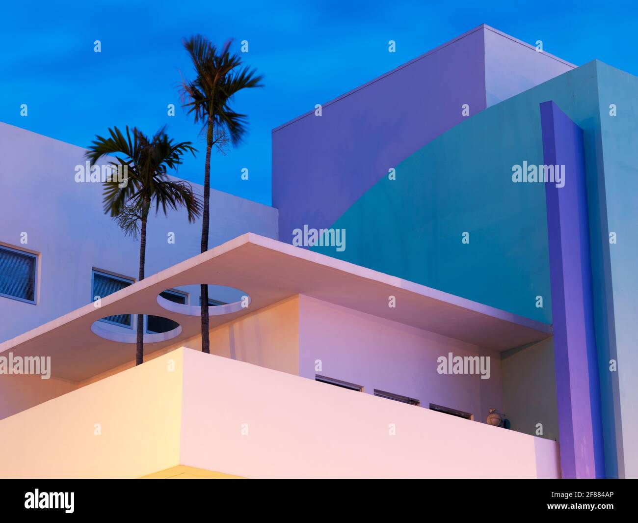 USA, Florida, South Beach Miami, farbenfrohe grafische Details von Geschäftsgebäuden im Art déco-Stil Stockfoto