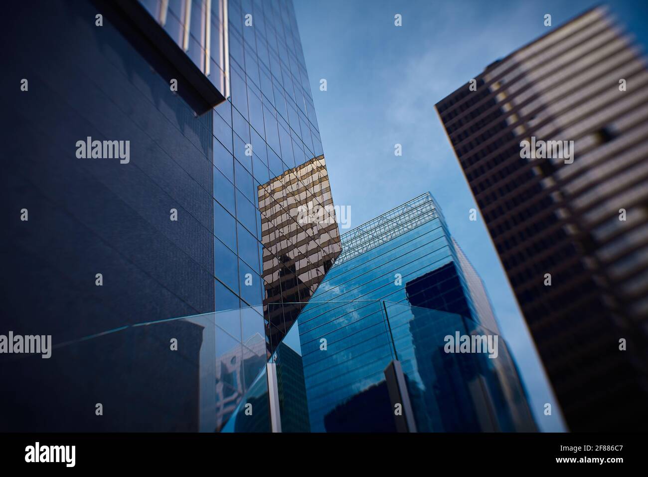 Lensbaby Bild der modernen Chicagoer Architektur in Farbe Stockfoto