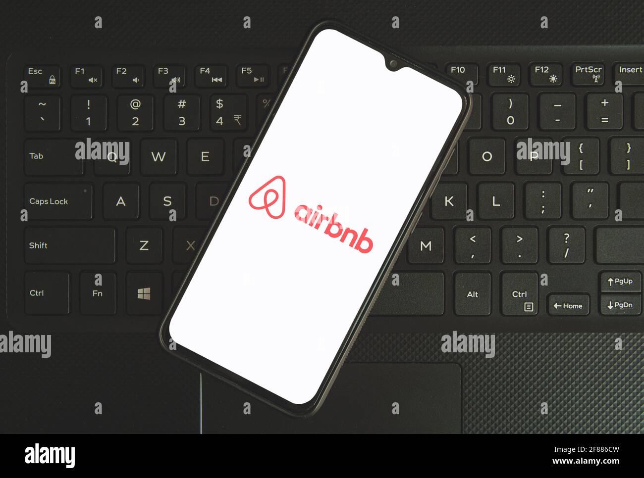 Airbnb, Inc. Betreibt einen Online-Marktplatz für Unterkünfte, in erster Linie Homestays für Ferienvermietungen und touristische Aktivitäten. Stockfoto