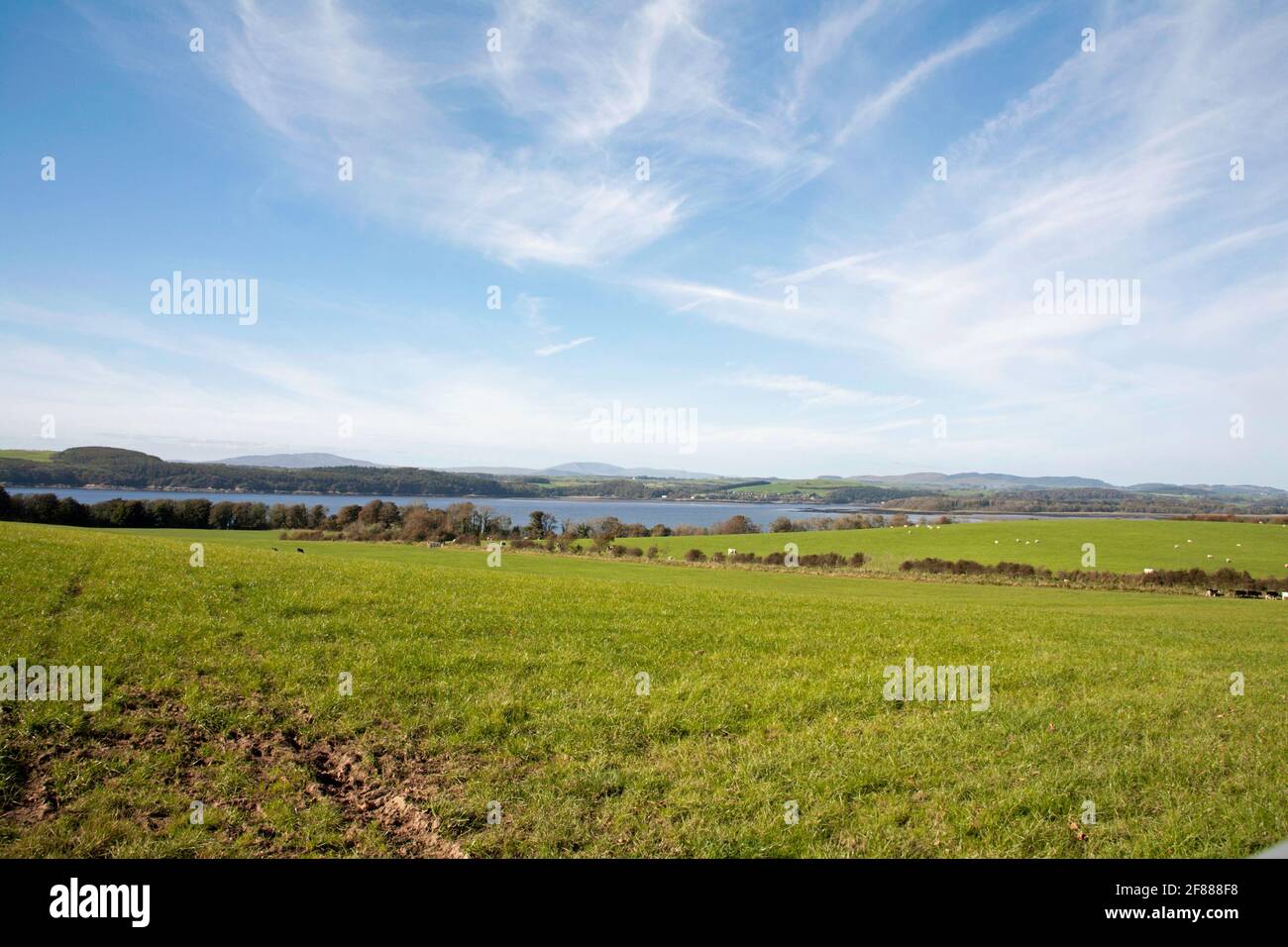 Cirrus Wolke über Manxman's Lake und Kirkcudbright Bay Kirkcudbright Dumfries und Galloway Schottland Stockfoto