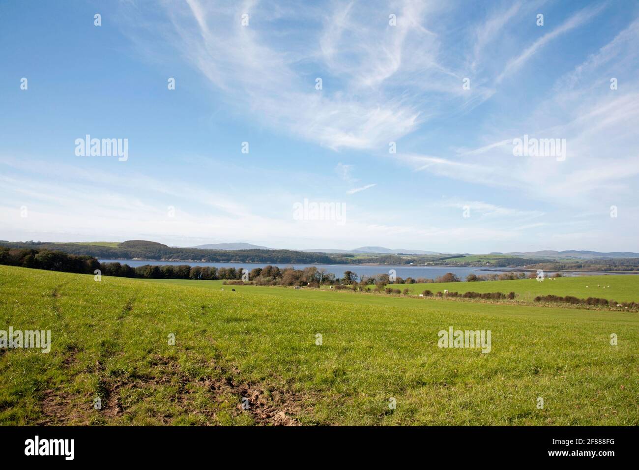 Cirrus Wolke über Manxman's Lake und Kirkcudbright Bay Kirkcudbright Dumfries und Galloway Schottland Stockfoto