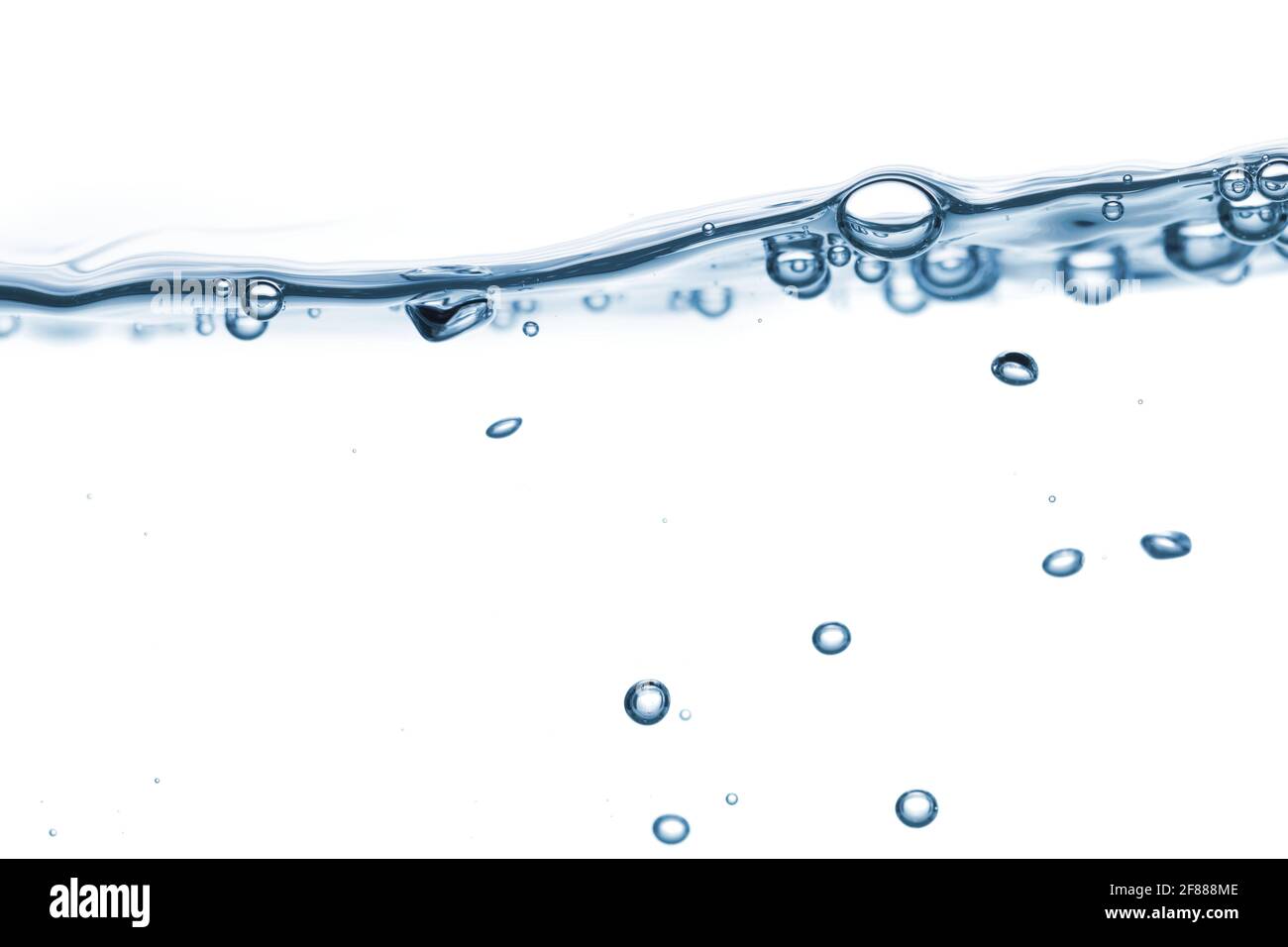 Abstrakter Hintergrund des Wassers. A bläht auf einer klaren flüssigen Oberfläche Stockfoto