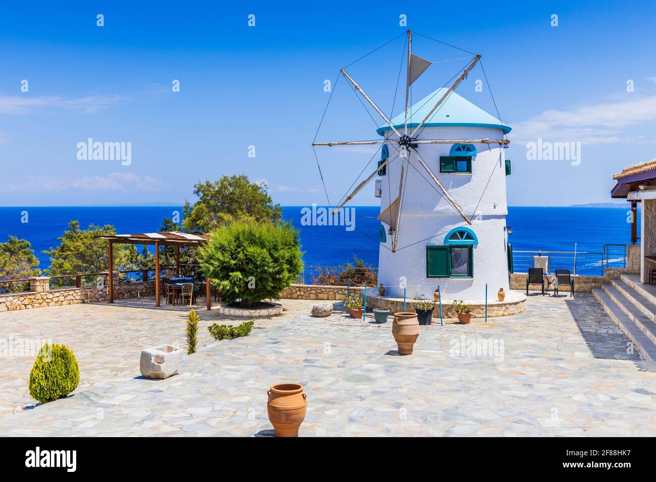 Zakynthos, Griechenland. Traditionelle griechische Windmühle auf der Insel Zakynthos. Stockfoto