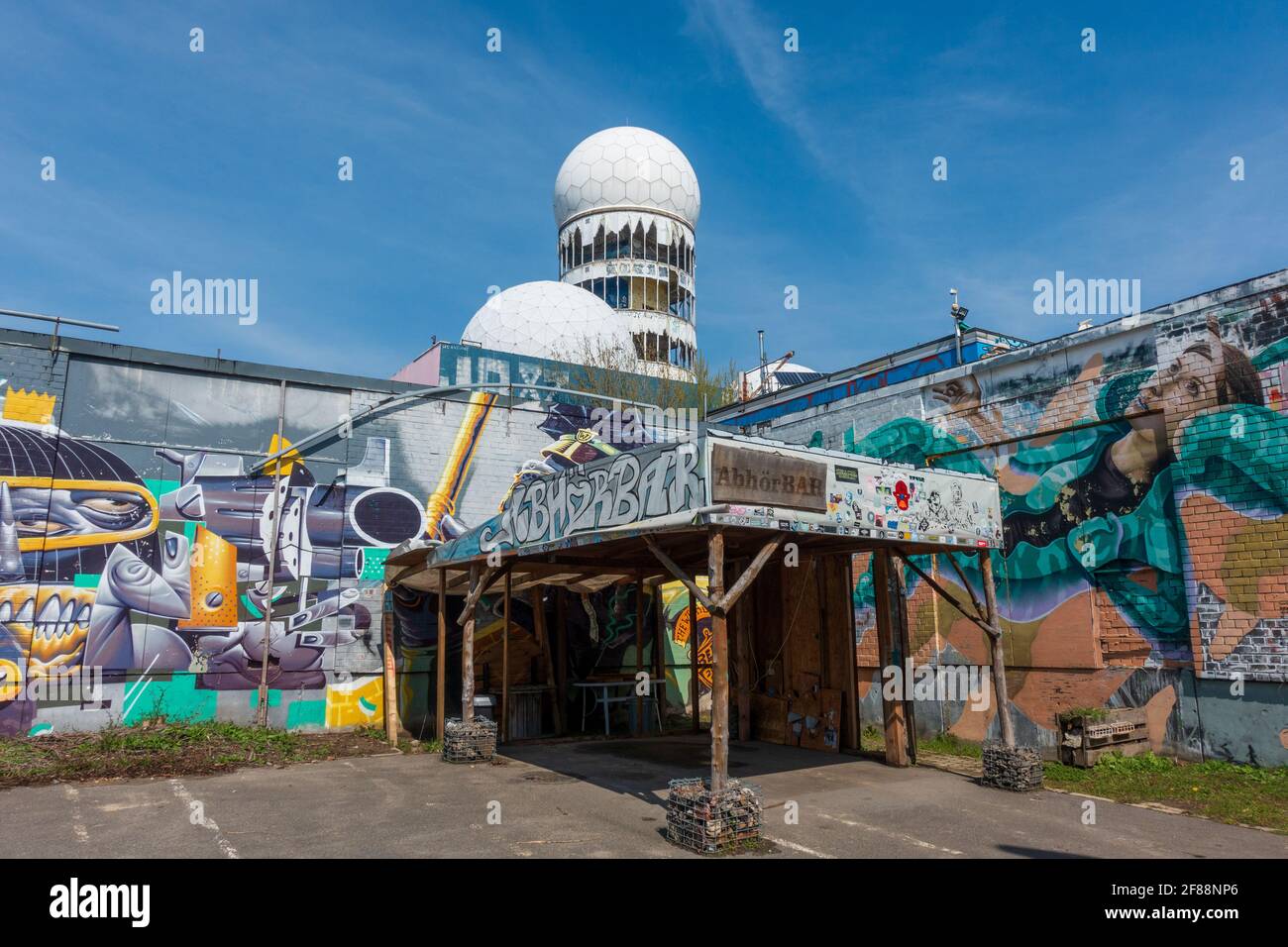 Ehemalige NSA-Hörstation im Kalten Krieg auf dem Teufelsberg In Berlin Stockfoto