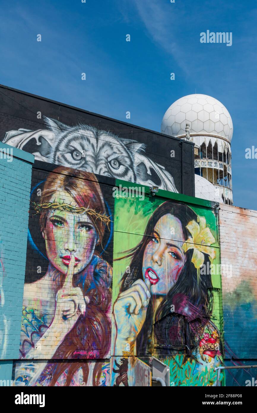 Ehemalige NSA-Hörstation im Kalten Krieg auf dem Teufelsberg In Berlin Stockfoto