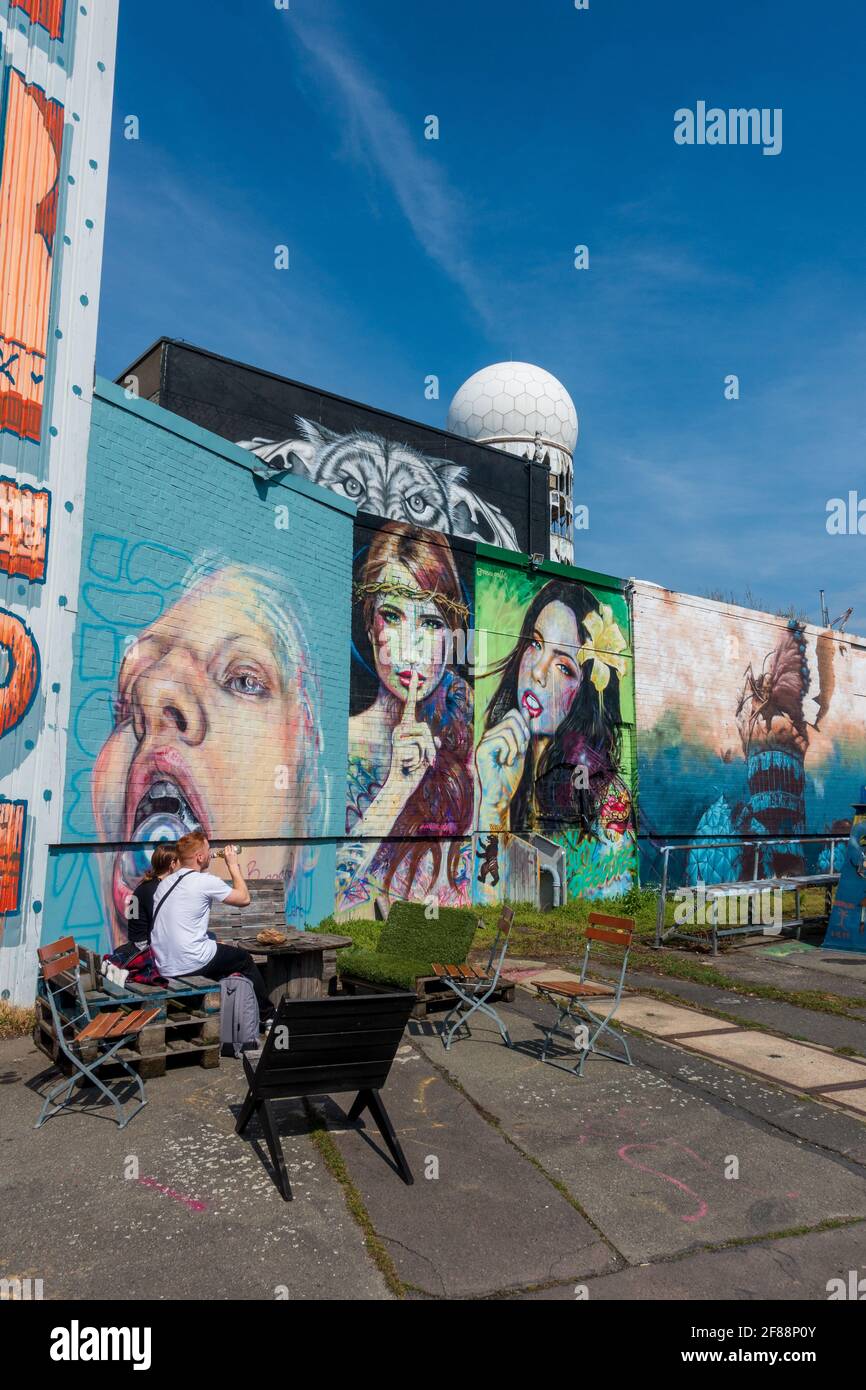 Ehemalige NSA-Hörstation im Kalten Krieg auf dem Teufelsberg In Berlin Stockfoto